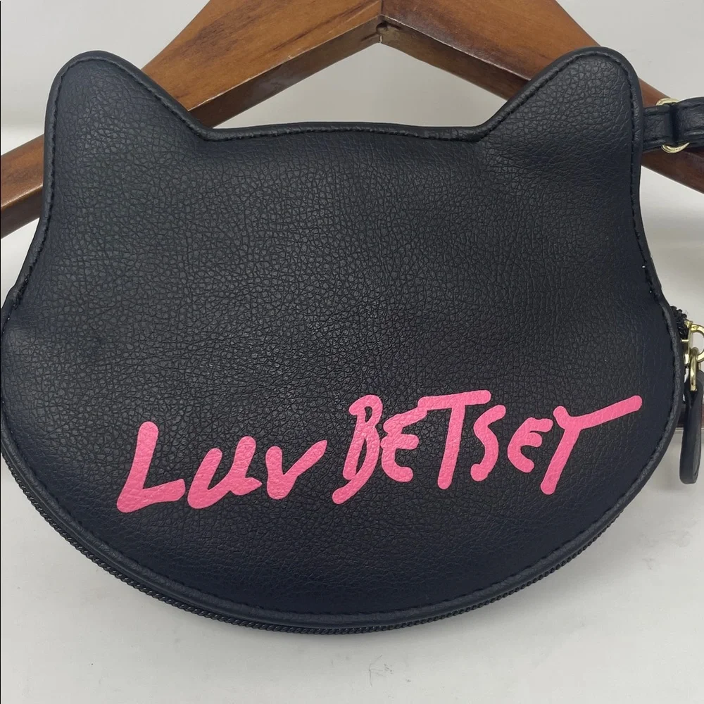 Betsey Johnson Black Cat W/Sunglasses Wristlet Excellent Condition